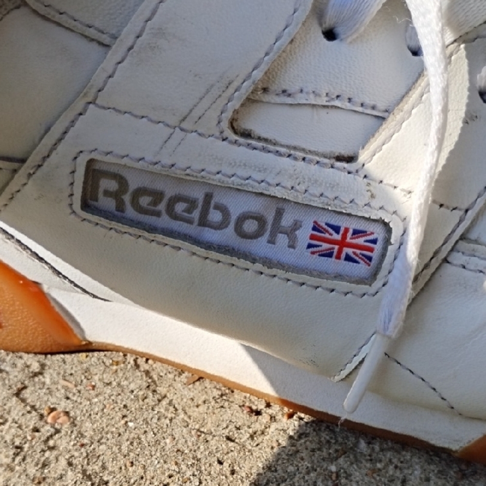 Reebok White Sneakers with Red Detail - Picture 5 of 9